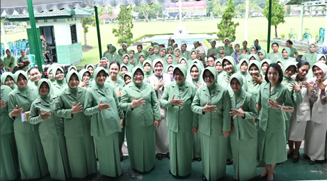 Wanita-wanita Tegar di Balik Pemberangkatan Tugas Prajurit Yonif 527 Baladhika Jaya ke Papua