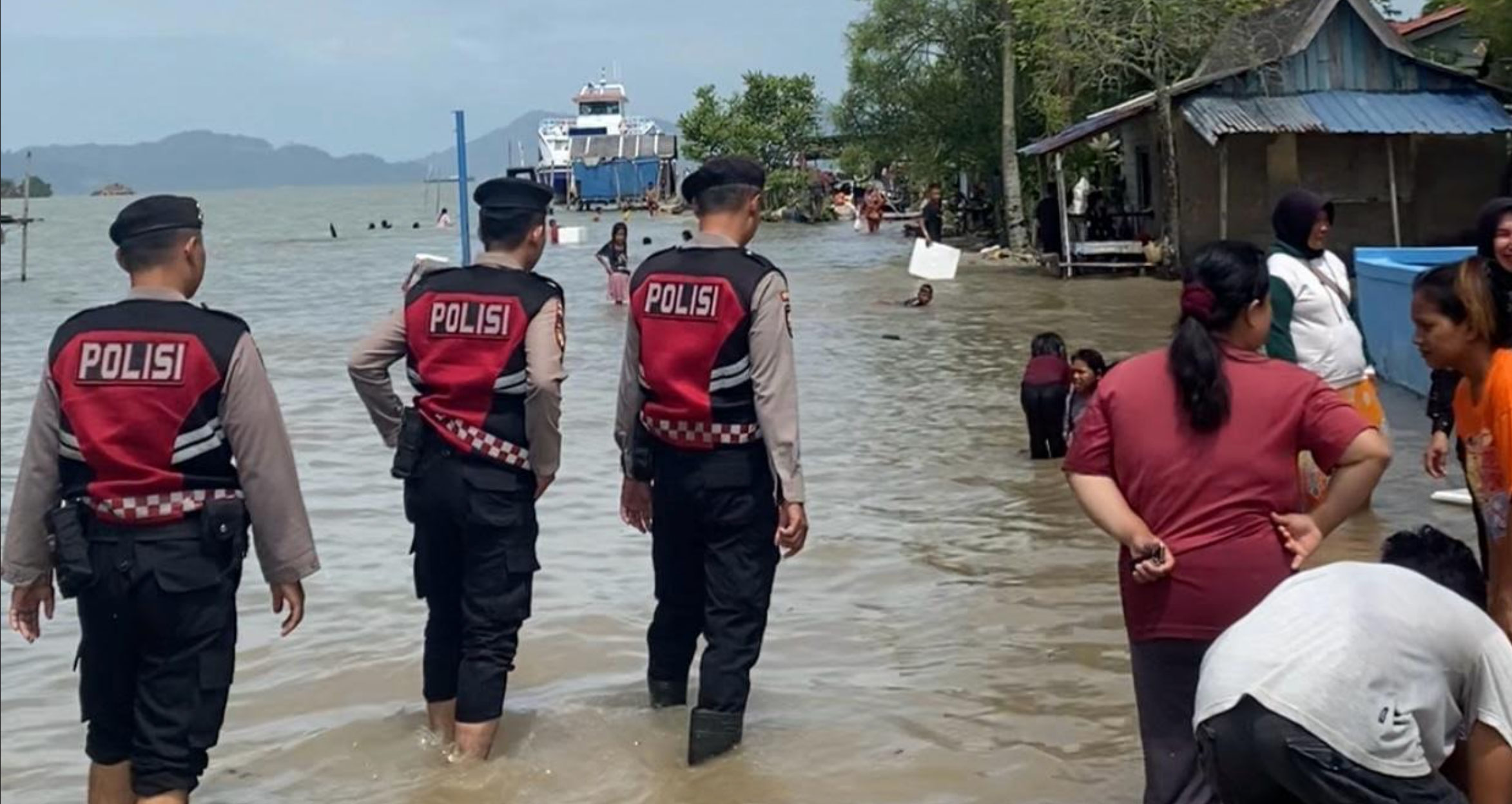 Polres Karimun Monitoring Sejumlah Lokasi Terdampak Banjir Rob