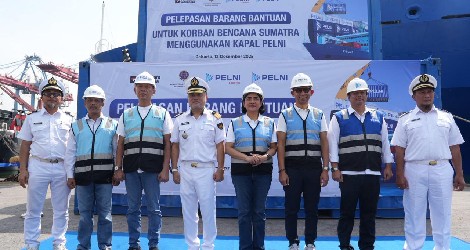 PELNI Berangkatkan 15 Kontainer Barang Bantuan untuk Korban Banjir Sumatera dengan KM Kelud