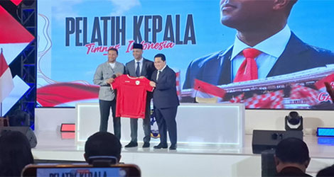 Patrick Kluivert Resmi Dikenalkan sebagai Pelatih Timnas Indonesia, Siap Bawa Garuda Lolos ke Piala Dunia 2026