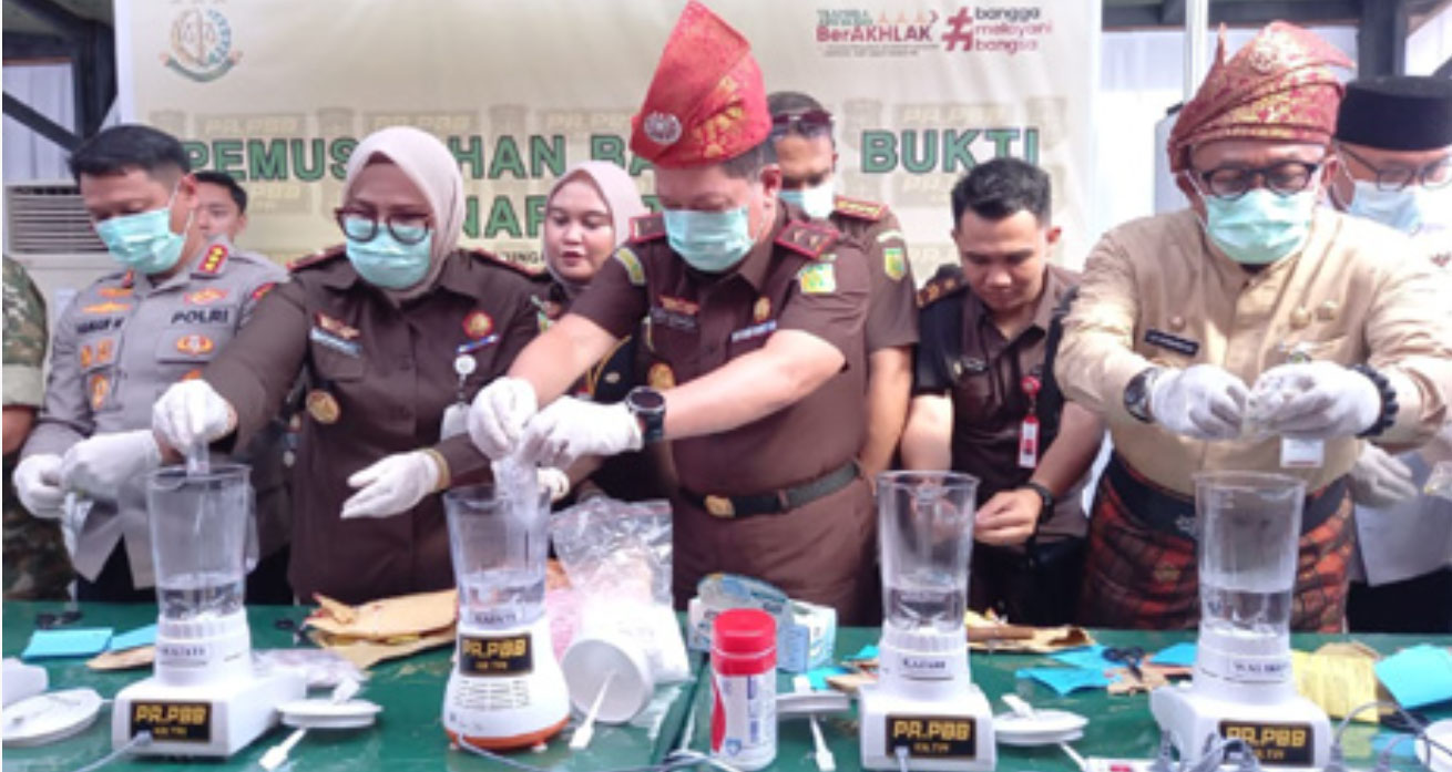 Kajati Kepri Bagikan KIA dan Musnahkan Barang Bukti Narkotika di Kejari Tanjungpinang