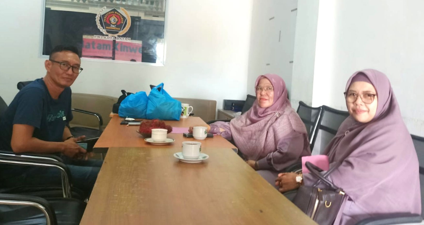 Catatan Silaturahmi Ketua PWI Batam dengan Dua Kepsek Batam SMPN