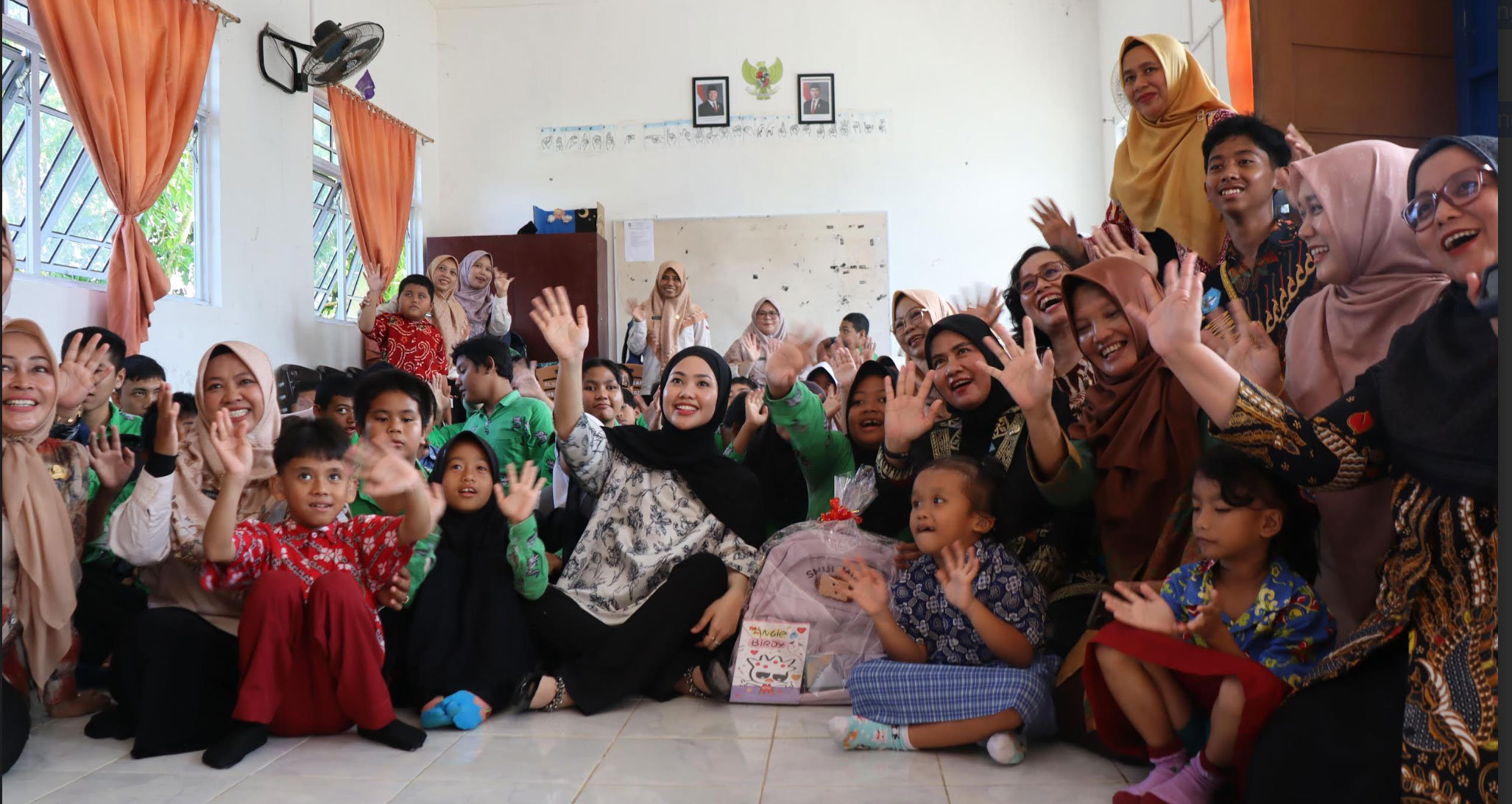 Peringatan Hari Ibu ke-97, Hafizha Sambangi SLB Negeri Bintan