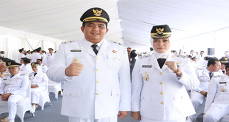 Roby-Deby Resmi Dilantik Presiden Prabowo sebagai Bupati dan Wakil Bupati Bintan