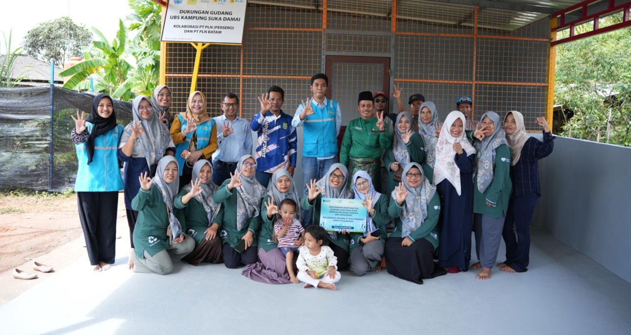 PLN Batam Dukung Pengelolaan Lingkungan, Salurkan Bantuan untuk UBS Sukadamai