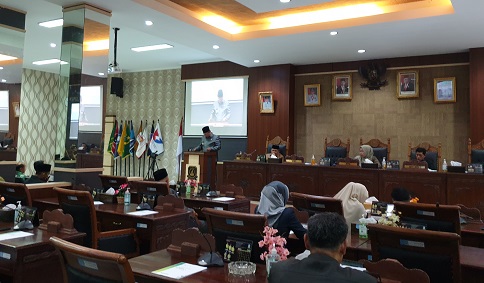 Abdul Haris Serahkan LKPj Tahun 2022 Kepada DPRD Anambas