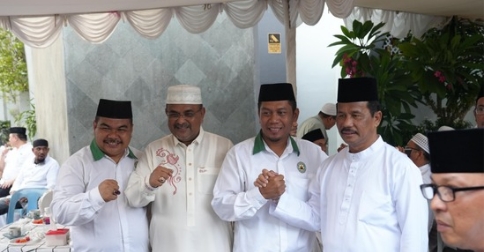 Paslon Rudi-Rafiq Sarapan Bareng Ratusan Jemaah Masjid Agung Al Hikmah Tanjungpinang