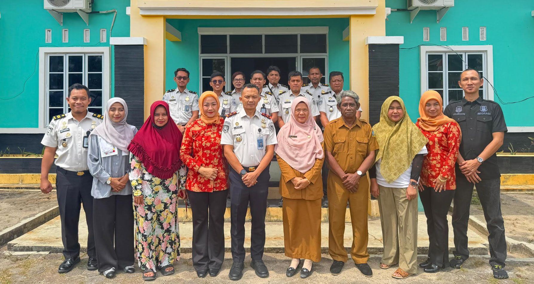 Peduli Masyarakat, Imigrasi Tanjunguban Gelar Bakti Sosial di Desa Pengudang