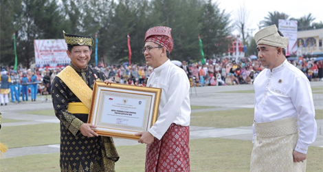 Kepala BI Kepri Terima Penghargaan Tokoh Pengendali Inflasi Daerah Provinsi Kepri 2023