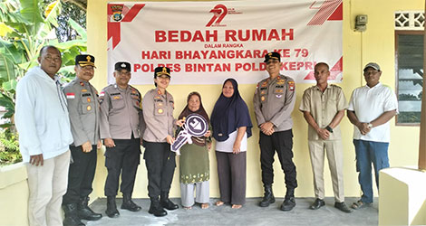 Polres Bintan Serahkan Kunci Rumah ke Warga Sebong Pereh Usai Direnovasi