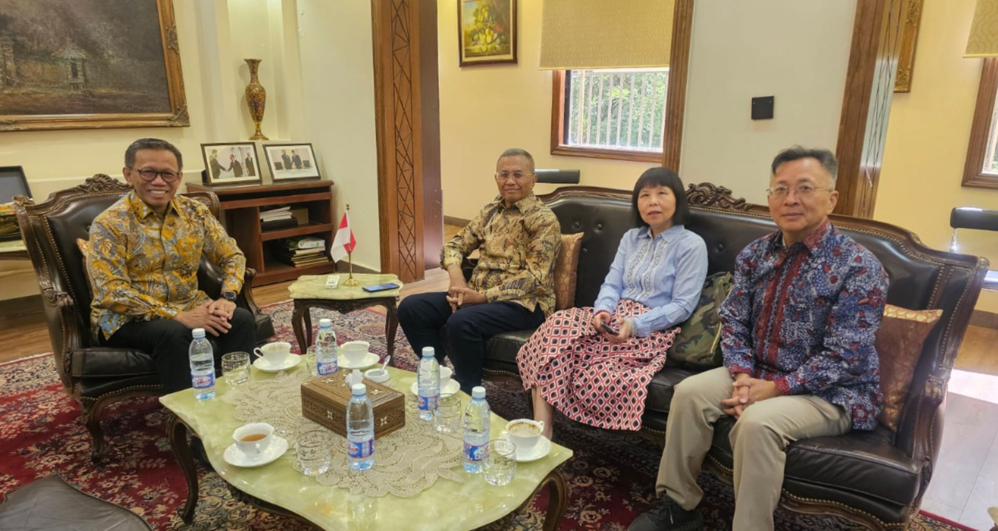 Setengah Dibuka