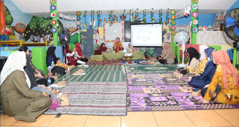 Ketua Persit Kodim Lamongan Motivasi Beri Para Guru dan Siswa TK Kartika