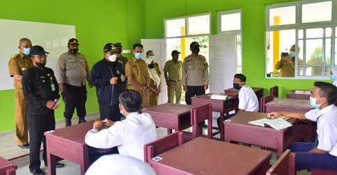 Pastikan Patuhi Prokes, Bupati Karimun Tinjau Sekolah Tatap Muka