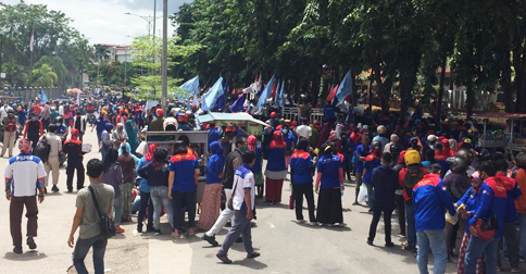 Ribuan Buruh Kota Batam Geruduk Gedung Graha Kepri