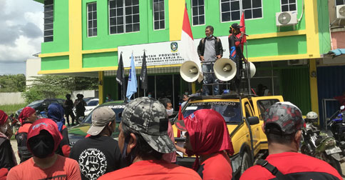 Buruh Kota Batam Geruduk Kantor UPT Pengawasan Ketenagakerjaan Disnakertrans