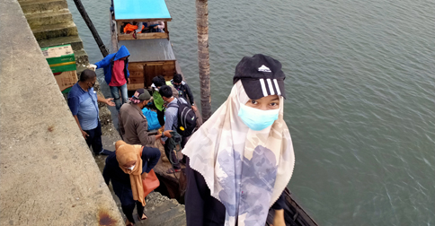 Jarak Tempuh Tak Surutkan Semangat Camat Singkep Barat Vaksinasi Masyarakat