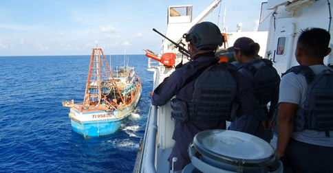 Bakamla RI Tangkap Dua Kapal Ilegal Asal Vietnam