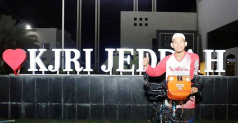 Fauzan Tempuh Perjalanan 5.000 Km Naik Sepeda dari Magelang ke Makkah untuk Berhaji