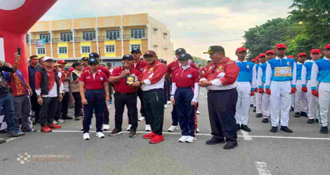 Gerak Jalan Proklamasi Tanjungpinang 2025, Wali Kota Apresiasi Partisipasi Peserta dari Luar Daerah