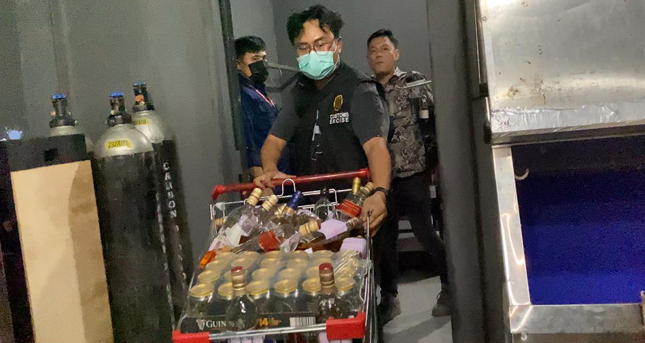 Imigrasi dan Bea Cukai Batam Gerebek Panda Club One Batam Mall, Temukan TKA serta Mikol Ilegal