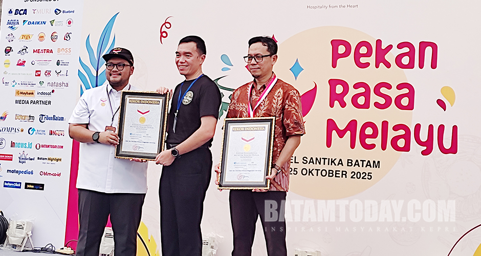 Pecahkan Rekor Muri, BI Kepri dan Hotel Santika Masak 1.118 Porsi Ikan Asam Pedas Pakai Cabai Kering