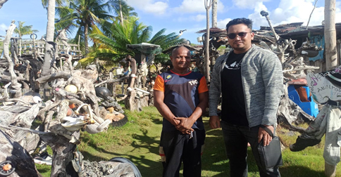 Ahmadun Bangun 'Istana Jendela Dunia' dari Sampah di Hutan Desa Pengudang Bintan