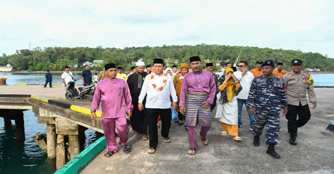 Safari Ramadhan di Pulau Penuba Lingga, Ansar Apresiasi Hasil Renovasi Masjid At-Taqwa