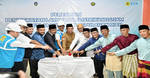 Gubernur Ansar Resmikan Listrik 24 Jam di Pulau Parit Karimun