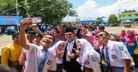 Hadir di HUT ke-45 Smanda Tanjungpinang, Gubernur Ansar Beri Motivasi Siswa