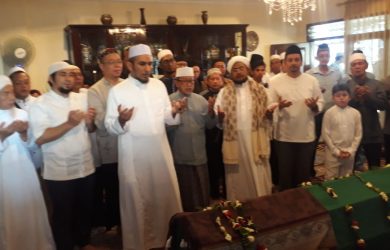Ayah Ketum FPI Wafat, Kapolda Metro Jaya Datang Bertakziyah