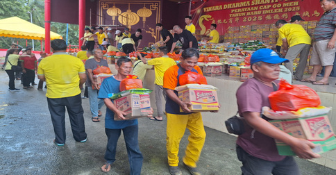 Sambut Imlek 2576, Yayasan Dharma Shanti Bagikan 1.300 Paket Sembako