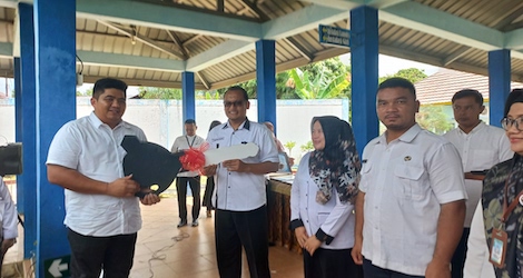 Bupati Roby Serahkan Bantuan Mobil ke RSDU Bintan dan Sepeda Motor untuk Sejumlah Puskesmas