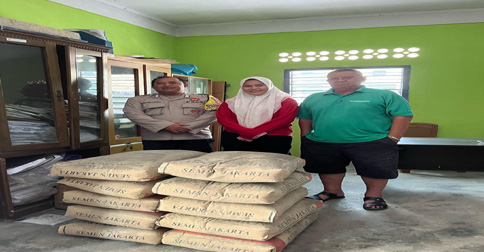 Peduli Kebersihan Lingkungan, Polsek Meral Bantu Bahan Bangunan TPA Baran Barat