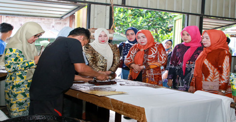 Tingkatkan Kualitas dan Kreativitas, Erlita Bawa 12 Pembatik Batam ke Sembung Batik Kulon Progo
