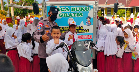 Rintis Perpustakaan Keliling, Brigadir Mudiyanto Jadi Tokoh Inspiratif Semangat Kepri Award 2022