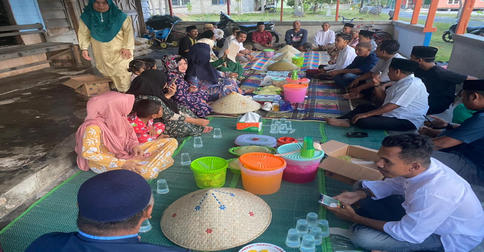 Camat Katang Bidare Gelar Buka Puasa Bersama Warga Desa Benan