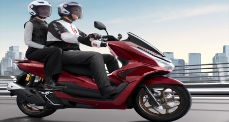 Tips Berkendara Aman Saat Berboncengan, Simak Panduan dari Capella Honda