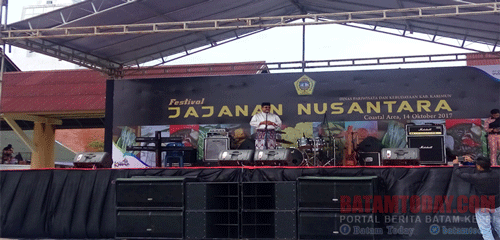 Festival Jajanan Nusantara Karimun, Cetak Rekor Muri Makan 1.800 Lakse