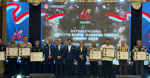 Muhammad Firmansyah Terima Penghargaan Satyalancana AKMY dari Karang Taruna