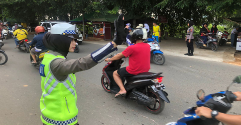 Meriahkan Hari Jadi Polwan ke-75, Polwan Polda Kepri Gelar Gatur Lantas dan Patroli