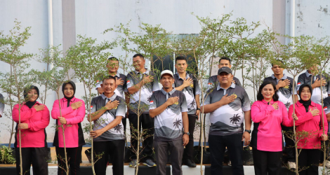 Dukung Pelestarian Lingkungan, Polres Lingga Tanam 300 Pohon Lewat Gerakan Hijau
