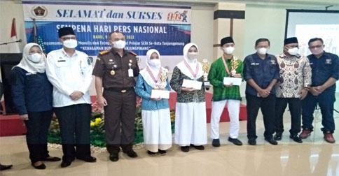 Siswa SMAN 7 Tanjungpinang Juara Lomba Karya Tulis HPN 2022 PWI Tanjungpinang