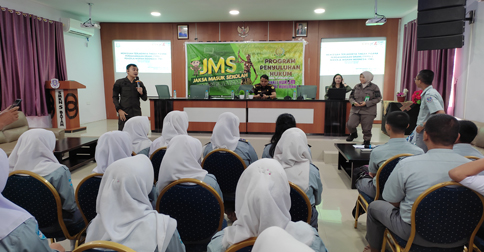 Gelar Penyuluhan di SMKN 5 Batam, Kejaksaan Ingin Pelajar Melek Hukum Sejak Dini