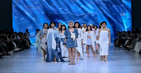 Sejauh Mata Memandang Mempersembahkan Koleksi 'Larung' di Jakarta Fashion Week 2026