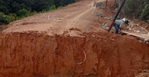 Banyak Makan Korban, Jalan Rusak di Dusun Serteh Lingga Minim Perhatian Pemerintah
