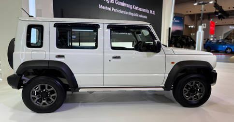 Hadirkan Pengalaman Berkedara Lebih Eksklusif, Suzuki Luncurkan Jimny 5-Door White Rhino Edition