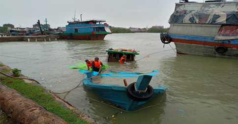 Cuaca Buruk, Kapal Pengangkut Sembako Nyaris Tenggelam di Perairan Karimun