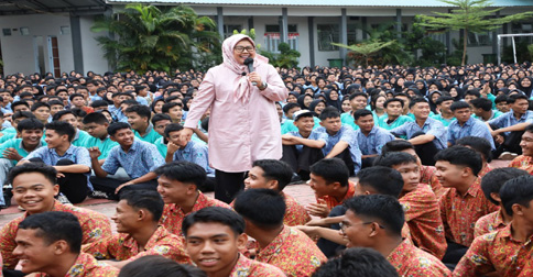 Pelajar SMAN 8 Batam Antusias Sambut Marlin, Berbagi Impian dan Cita-cita