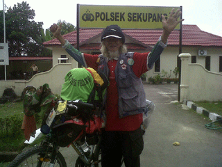 Mbah Yono Ingin Tancapkan Bendera Merah Putih di Natuna