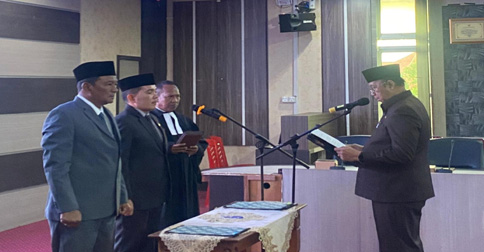 Anwar Hasyim Lantik Dewan Pengawas BPR Tuah Karimun dan Perumda Tirta Mulia Karimun